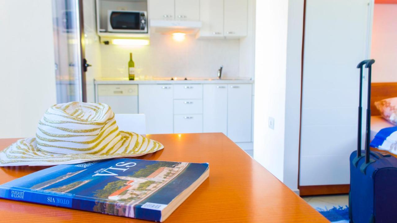 The Sea House Apartments 비스 외부 사진